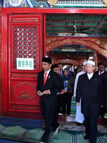 Presiden Joko Widodo mengunjungi masjid Niujie di Beijing, Tiongkok.