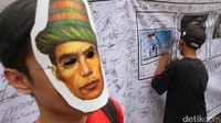 Pembagian topeng tersebut bertujuan untuk membuktikan bahwa masih ada warga yang mencintai Pancasila dan tidak menyukai perpecahan.