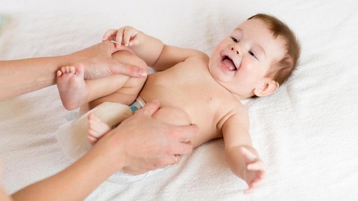 Tak Usah ke Spa, Ini Kelebihannya Memijat Bayi Sendiri