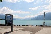 Garpu Terbesar Sedunia Tertancap di Danau Swiss