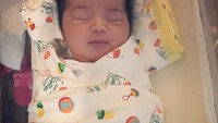 Bayi perempuannya pun diberi nama Sierra Kinar Money. (Dok. Instagram/kinaryosihmoney)