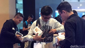 30 ribu pembeli pertama mendapatkab tas eksklusif FC Barcelona senilai Rp 1,199 juta. Foto: afr/detikINET