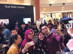Semarak Penjualan Perdana Oppo F3