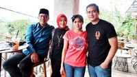 Adjie dan Novita tak kalah serasi dan mesra dibandingkan Ridwan Kamil dan Atalia Praratya. (Dok. Instagram/adjiepangestu)
