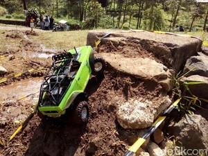 Puluhan Pecinta Mobil Mainan Beradu Ketangkasan di Garut
