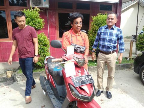 Penjambret ini Jatuh dari Motor, Babak Belur Dihajar Massa 