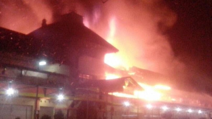 Pasar Legi Songgolangit Ponorogo Terbakar, 3 Unit Damkar Dikerahkan