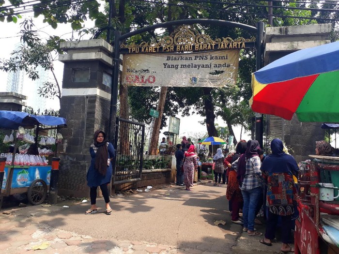 Jelang Ramadan, Peziarah Mulai Padati TPU Karet Pasar Baru Barat