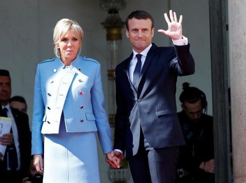 Macron bersama sang istri tercinta.