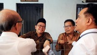 Yusril juga berpendapat bahwa apa yang dilakukan oleh kedua terdakwa tersebut sebagai bentuk menyampaikan pendapat untuk mengkritik hal yang dianggap tidak sesuai.