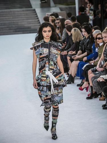 Inspirasi Jepang & David Bowie di Koleksi Louis Vuitton Cruise 2018