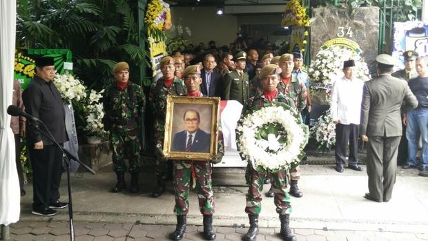Pelepasan jenazah mantan Menperin Hartarto Sastrosoenarto