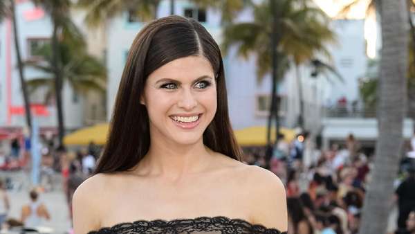 Cantiknya Alexandra Daddario Bikin Terpana Cantiknya Alexandra Daddario Bikin Terpana