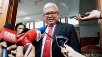 Pihak termohon yakni KPK diwakili oleh Kepala Biro Hukum KPK, Setiadi dan tim KPK.