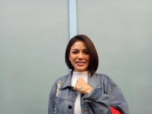Unggah Foto Pakai Hijab, Nikita Mirzani Tuai Komentar Pujian