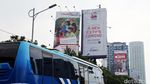 Agustinus Kembali Panjat Baliho di Slipi