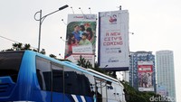 Selain itu, pemerintah diminta mengusut kasus penembakan kerabatnya bernama Yosep pada pertengahan Desember 2016. Kasus tersebut menurut Roy ditangani Polres Jakarta Pusat.