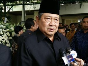SBY dan Boediono Melayat Almarhum Hartarto Sastrosoenarto