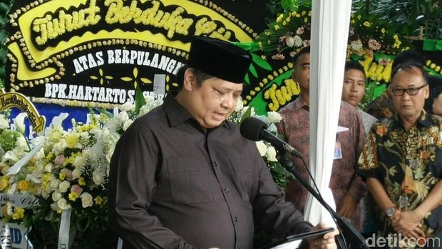 Pelepasan jenazah mantan Menperin Hartarto Sastrosoenarto