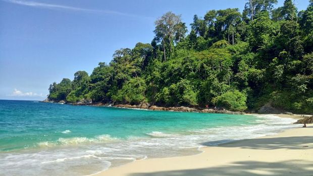 Pantai Green Bay di Banyuwangi