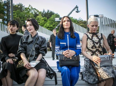 Inspirasi Jepang & David Bowie di Koleksi Louis Vuitton Cruise 2018