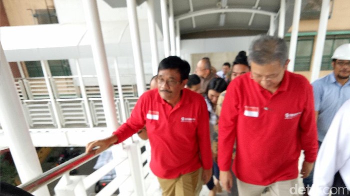 Tinjau Halte Cipulir, Djarot Minta Pagar Pengaman Diberi Terali