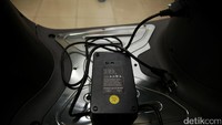 Motor ini dapat melaju 70 km dalam sekali pengisian bateri. Skuter ini dapat melaju 60 km per jam.