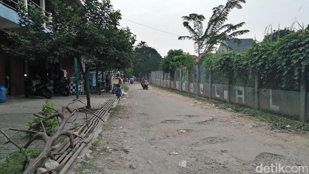 Wilayah rumah politisi PKS Jazuli Juwaini tak jauh dari Kompleks Polri di Tangsel.