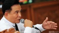 Pakar hukum Yusril Ihza Mahendra menjadi ahli untuk terdakwa ujaran kebencian, Rizal Kobar dan Jamran di PN Jakarta Selatan, Senin (15/5/2017).