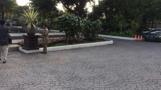 Halaman Balai Kota kini bersih dari karangan bunga untuk Ahok dan Djarot.