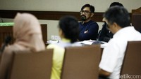Choel Mallarangeng mendengarkan kesaksian para saksi.