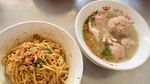 Raos Pisan! Semangkuk Yamin dengan Paduan Bakso dan Ceker