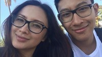 Ibu dua anak ini itu kerap mengunggah foto aktivitasnya di Instagram. Ini putranya yang sangat mirip dengan Tommy. Foto: Instagram @tatacahyani