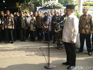 Wakili Pemerintah, JK Lepas Jenazah Hartarto Sastrosoenarto