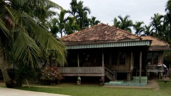 Salah satu bangunan di Kompleks Candi Muaro Jambi. Candi Muaro Jambi juga sudah diajukan ke UNESCO untuk dijadikan sebagai salah satu warisan budaya dunia sejak 2009. Namun, hingga saat ini situs ini belum juga diakui sebagai salah satu situs peninggalan dunia. Foto: (Syanti/detiktravel) Salah satu bangunan di Kompleks Candi Muaro Jambi. Candi Muaro Jambi juga sudah diajukan ke UNESCO untuk dijadikan sebagai salah satu warisan budaya dunia sejak 2009. Namun, hingga saat ini situs ini belum juga diakui sebagai salah satu situs peninggalan dunia. Foto: (Syanti/detiktravel)
