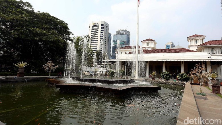Pemprov DKI Bantah Anggaran Rehab Sekolah Dipotong demi Formula E Pemprov DKI Bantah Anggaran Rehab Sekolah Dipotong demi Formula E