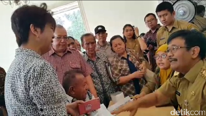 Djarot Cek Aduan Warga yang Merasa Terganggu Asap Rumah Tetangga