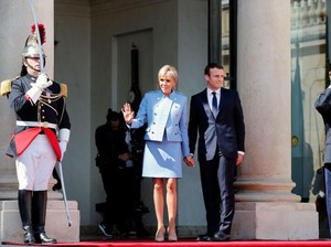 Beli Bunga Rp 10 M untuk Istana, Presiden Prancis dan Istri Dihujat Rakyat