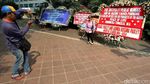 Balai Kota DKI Bersih dari Hamparan Karangan Bunga Ahok