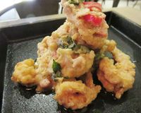 Pakai Nasi Hangat, Siang Ini Enaknya Makan dengan Udang Telur Asin di Sini
