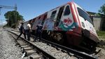 Kereta Anjlok Timpa Rumah di Yunani, Tiga Orang Tewas