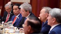 Jokowi memaparkan mengenai kondisi terkini dari upaya-upaya pemerintah dalam mewujudkan visi poros maritim dunia tersebut. Jokowi menyebut bahwa Indonesia penuh dengan segala kekayaan alam dan wisata. Pool/Laily/Biro Pers Setpres.