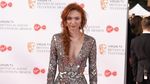 Eleanor Tomlinson Tampil Superseksi di BAFTA Awards