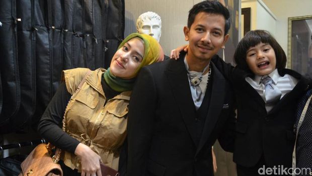 Hamil, Fairuz A Rafiq Ngidam Rujak