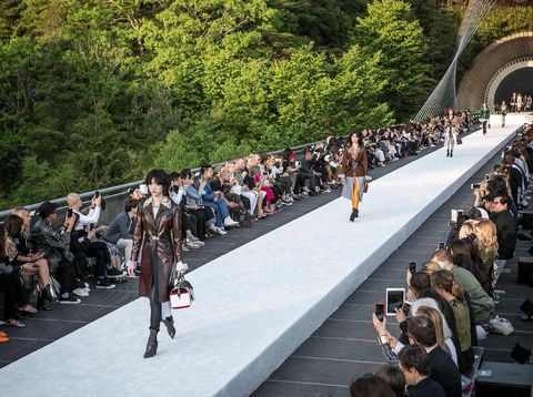 Inspirasi Jepang & David Bowie di Koleksi Louis Vuitton Cruise 2018