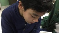 Keponakan Julia Perez juga ikut mengaji di rumah sakit. Foto: dok Nia Anggia (Adik Julia Perez)