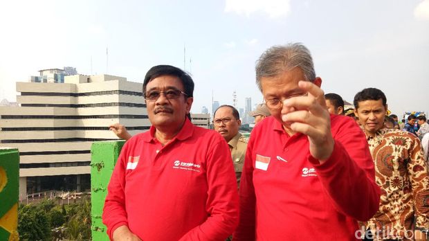 Djarot mengelilingi koridor 13 TransJakarta.