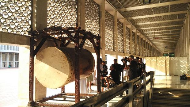 Proses syuting 'Guru Ngaji & Badut Maksimal' di Masjid Istiqlal.