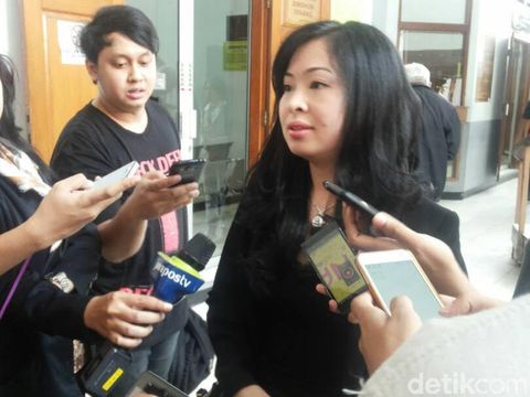  Pengacara Miryam Haryani, Mita Mulia memberikan keterangan di PN Jaksel, Senin (15/5/2017)