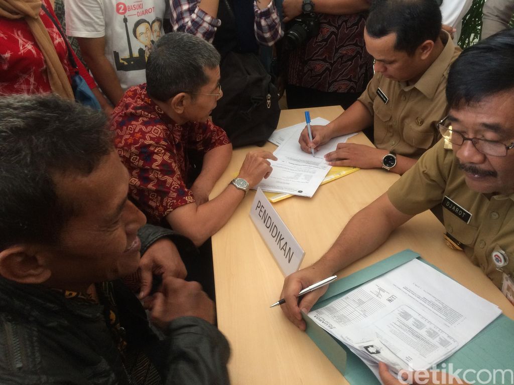 Plt Gubernur Djarot terima aduan (Bisma-detikcom)